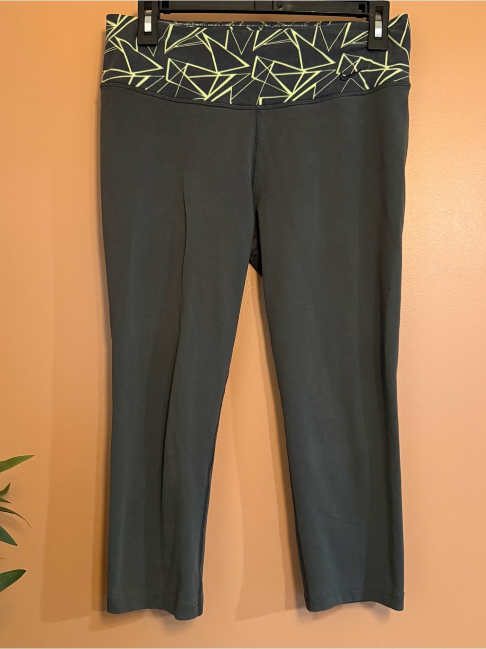 Nike Dri-FIT Women’s M Black Neon Geometric Capri Leggings Athleisure